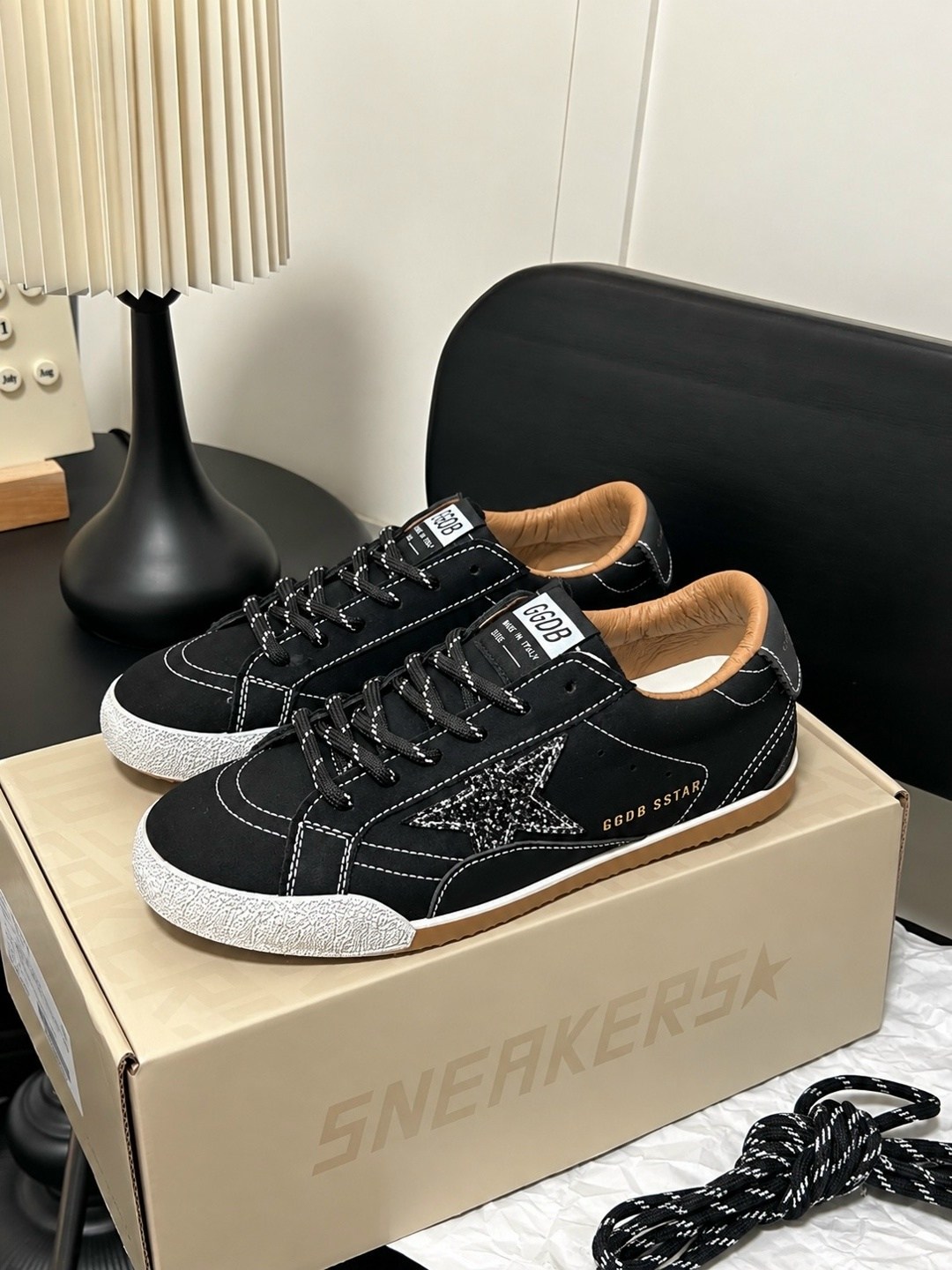,кроссовки мужские женские,кроссовки golden goose,кроссовки замшевые, женская