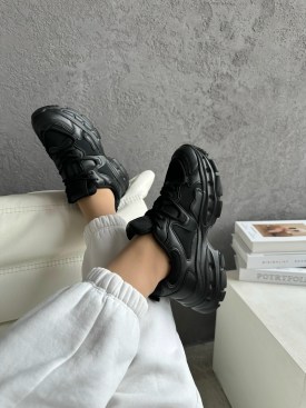 Кроссовки