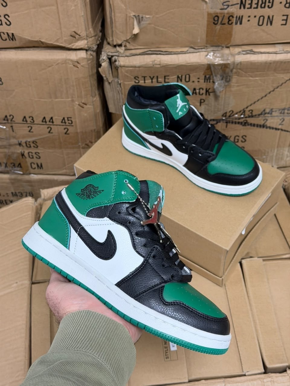 кроссовки nike air jordan 4 retro,nike air jordan 4 retro grey black,кроссовки nike air jordan 4 retro черный,кроссовки,кроссовки nike air jordan 4
