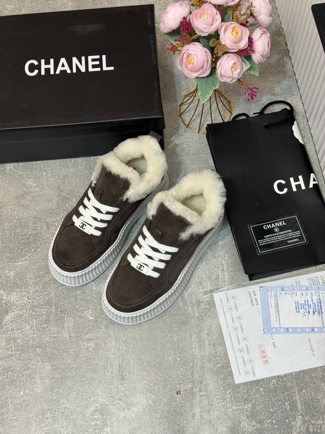 кроссовки с мехом,кроссовки женские chanel a120784 зимние бежевые,,кроссовки chanel,зимние кеды chanel натуральный мех