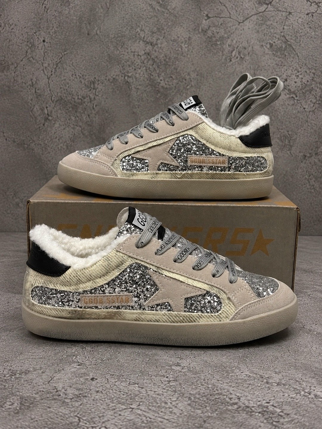 кеды зимние с натуральным мехом golden goose premium shoes,кеды golden goose,кроссовки golden goose,кеды женские golden goose a116527 зимние с мехом серебристые,golden goose кеды блестящие