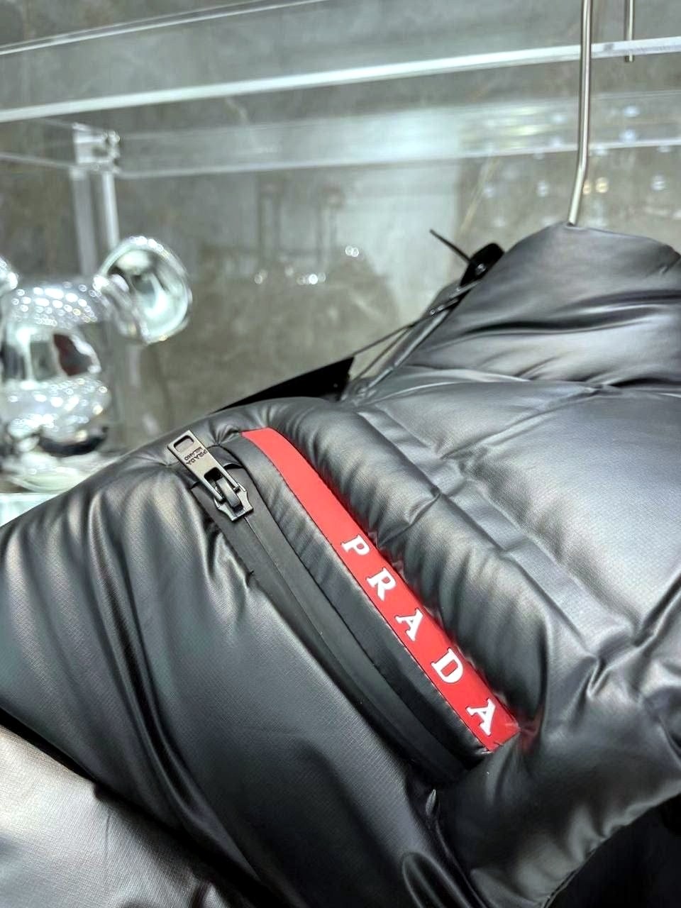 мужской жилет prada,женский короткий ветрозащитный жилет prada на утином пуху,жилетка prada,пуховый жилет prada премиум,пуховый жилет prada