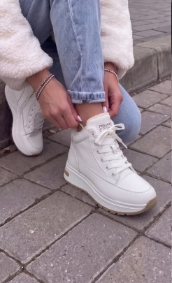 Кроссовки