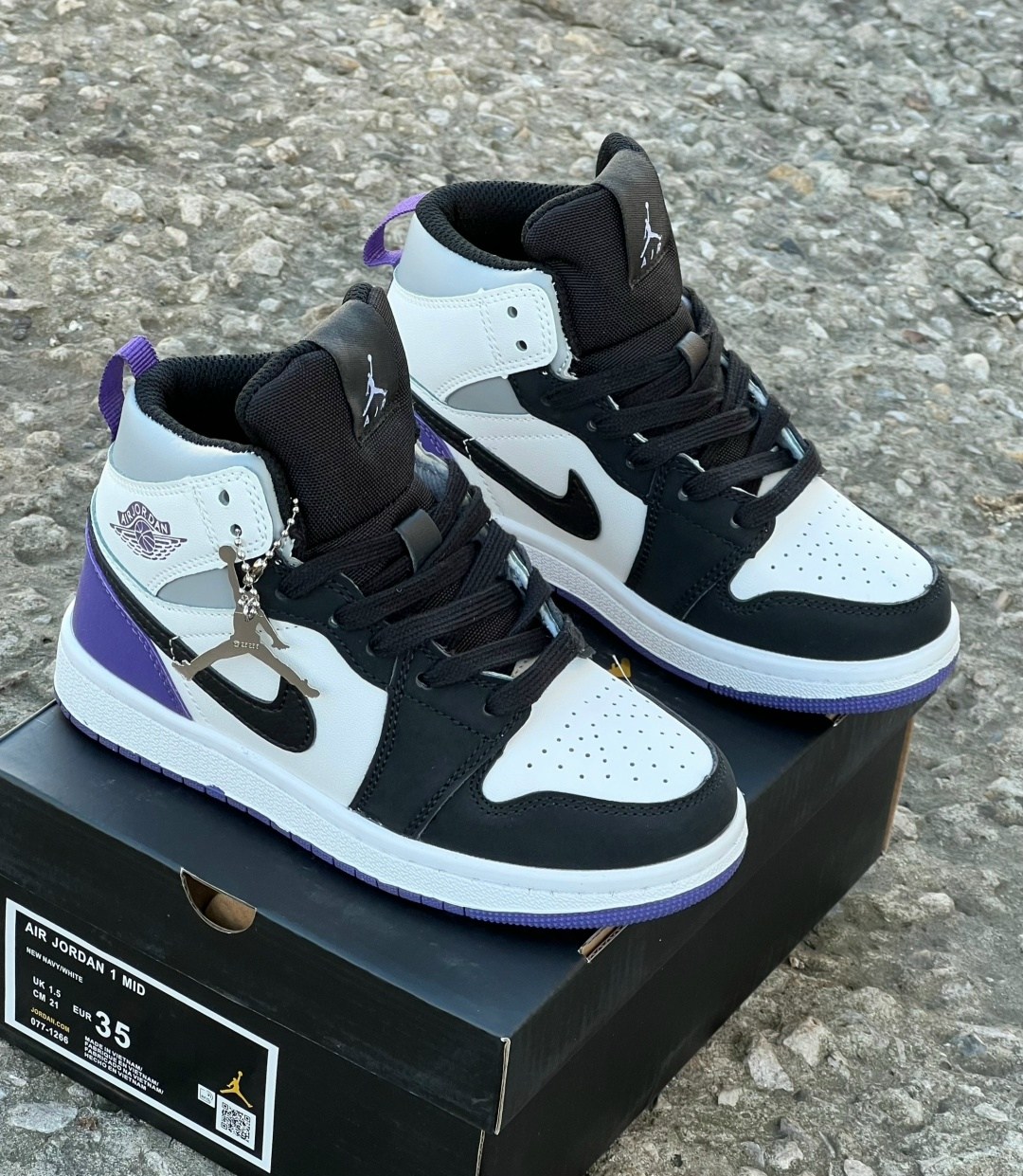 женские кроссовки nike air jordan 1 mid,nike air jordan 1 mid se,кроссовки nike air jordan,nike air jordan 1 mid,кроссовки nike air jordan 1 retro high