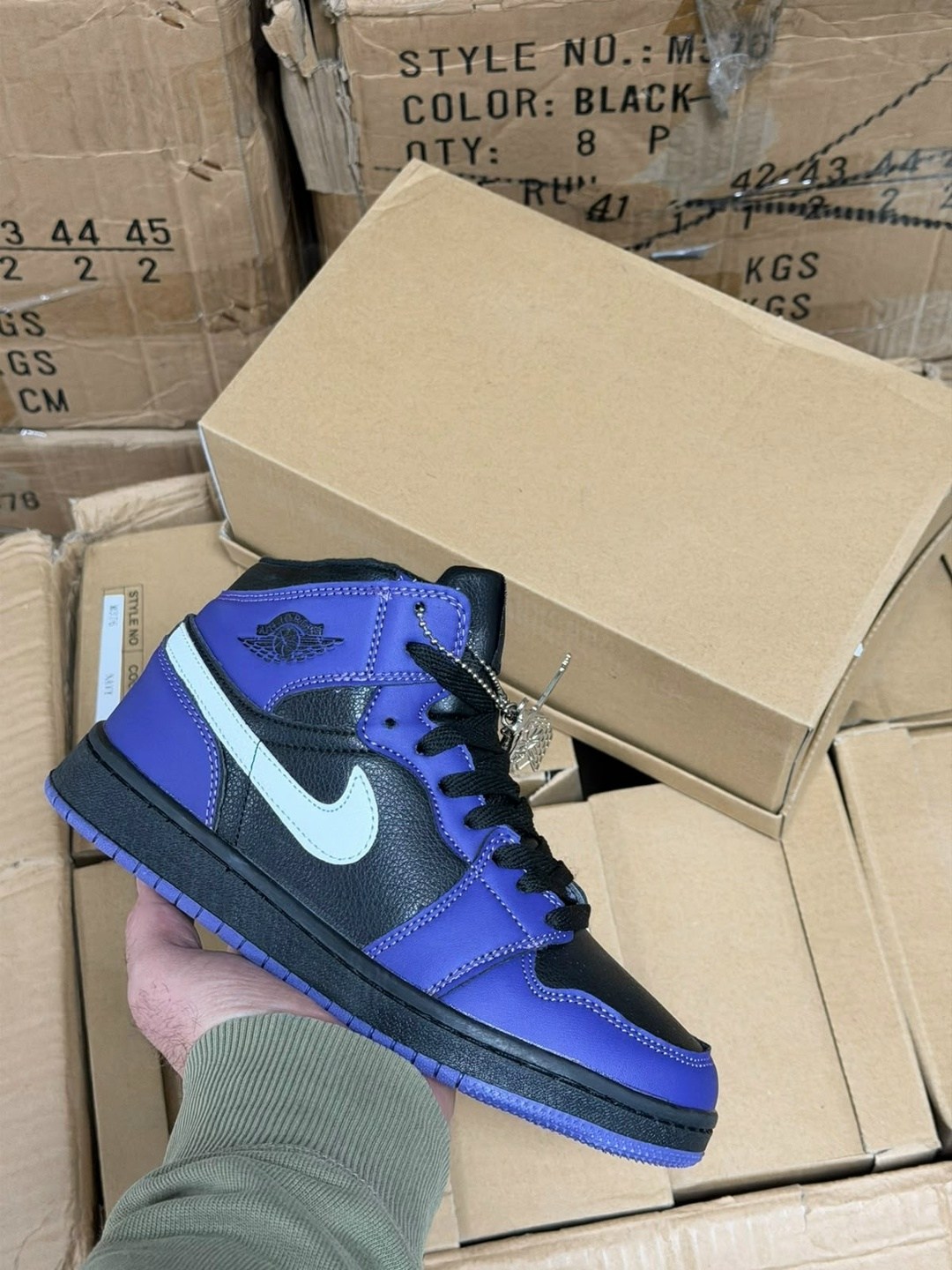 air jordan 1 mid hyper royal,nike air jordan 1 mid,nike air jordan 1 mid blue,air jordan 1 mid,jordan 1 mid