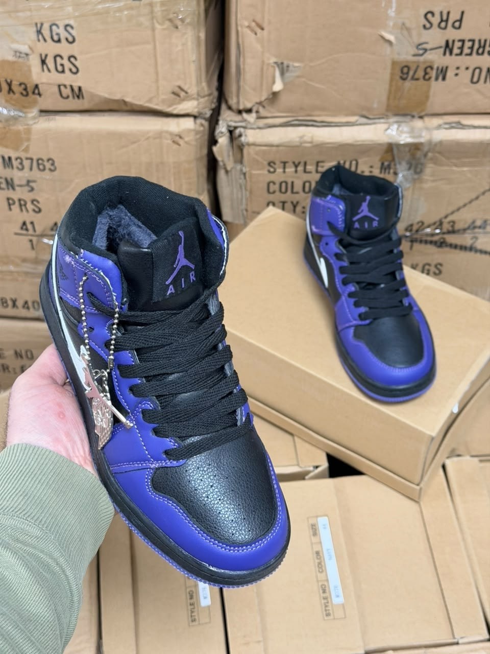 nike air jordan 1 mid,air jordan 1 mid 'hyper royal',air jordan 1 mid dark concord,jordan 1 mid purple black,air jordan 1 mid