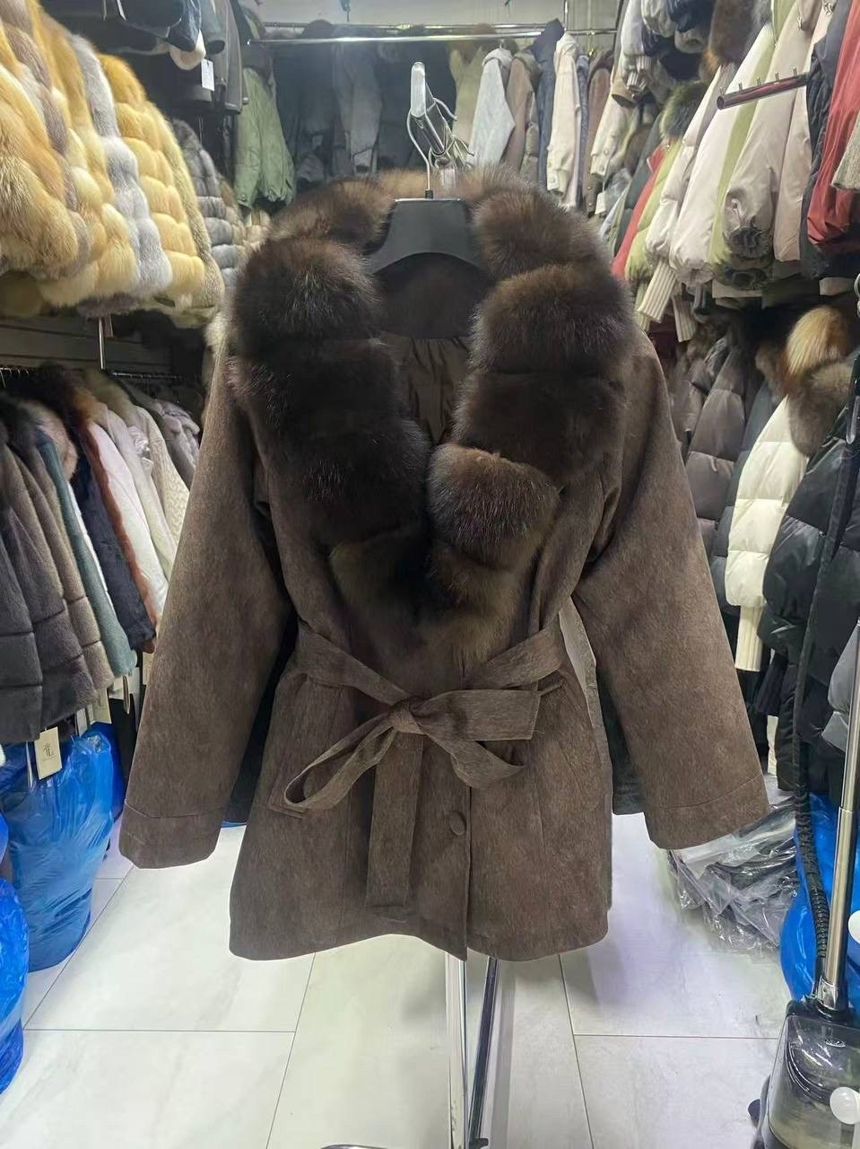 пальто с мехом,кашемировое зимнее пальто с меховым воротником,кашемировое пальто с натуральным мехом,пальто с меховым воротником,пальто с меховым воротником женское