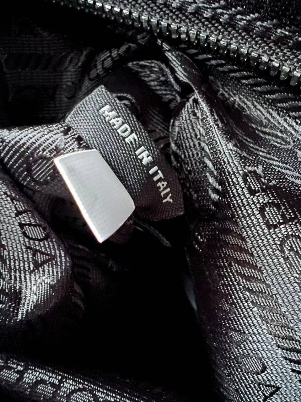 рюкзак из сафьяновой кожи prada,prada рюкзак из сафьяновой кожи с логотипом черный,рюкзак prada,мужская сумка prada,prada рюкзак prada