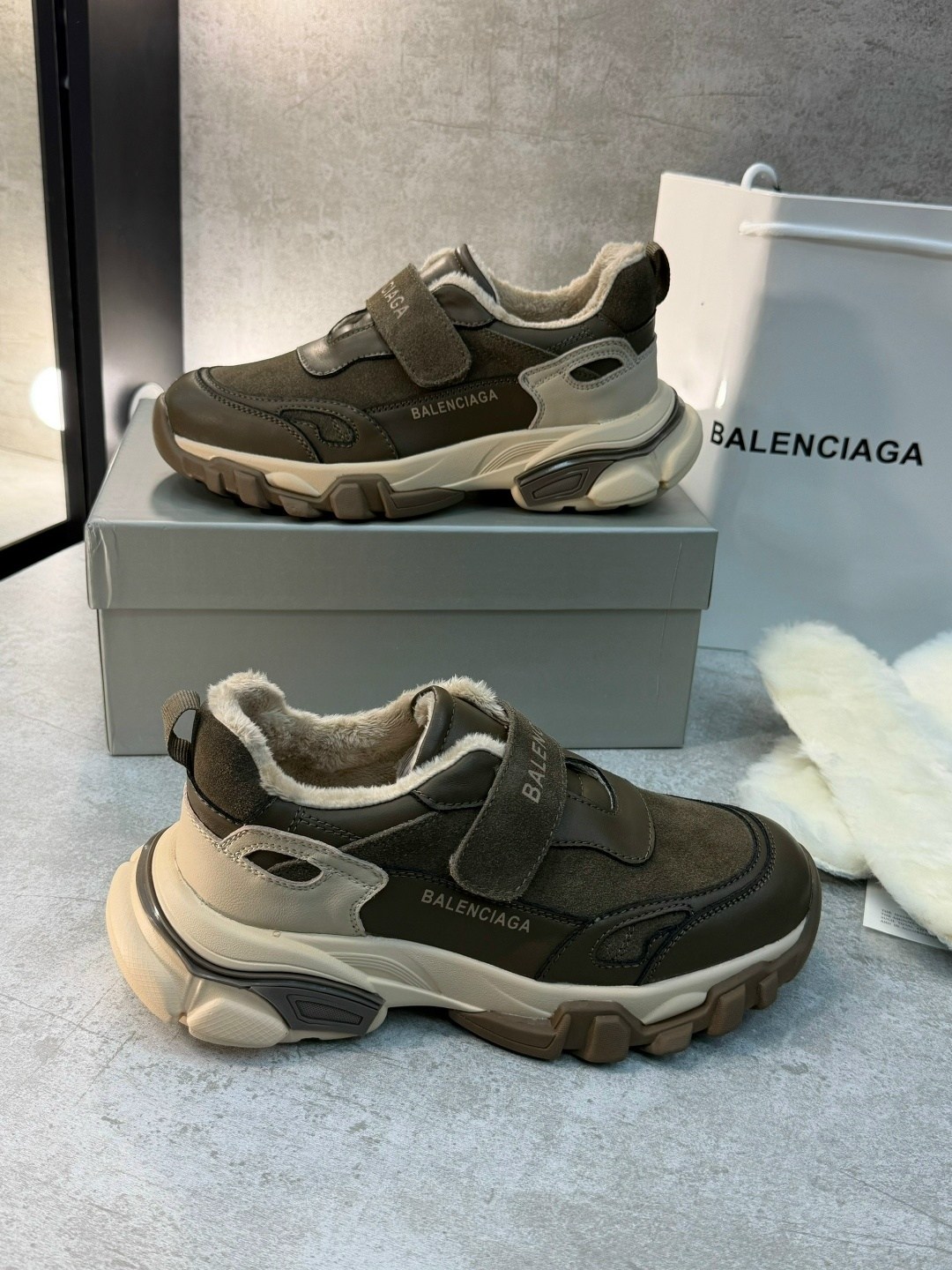 кроссовки balenciaga,кроссовки женские balenciaga,кроссовки balenciaga triple s,кроссовки баленсиага,