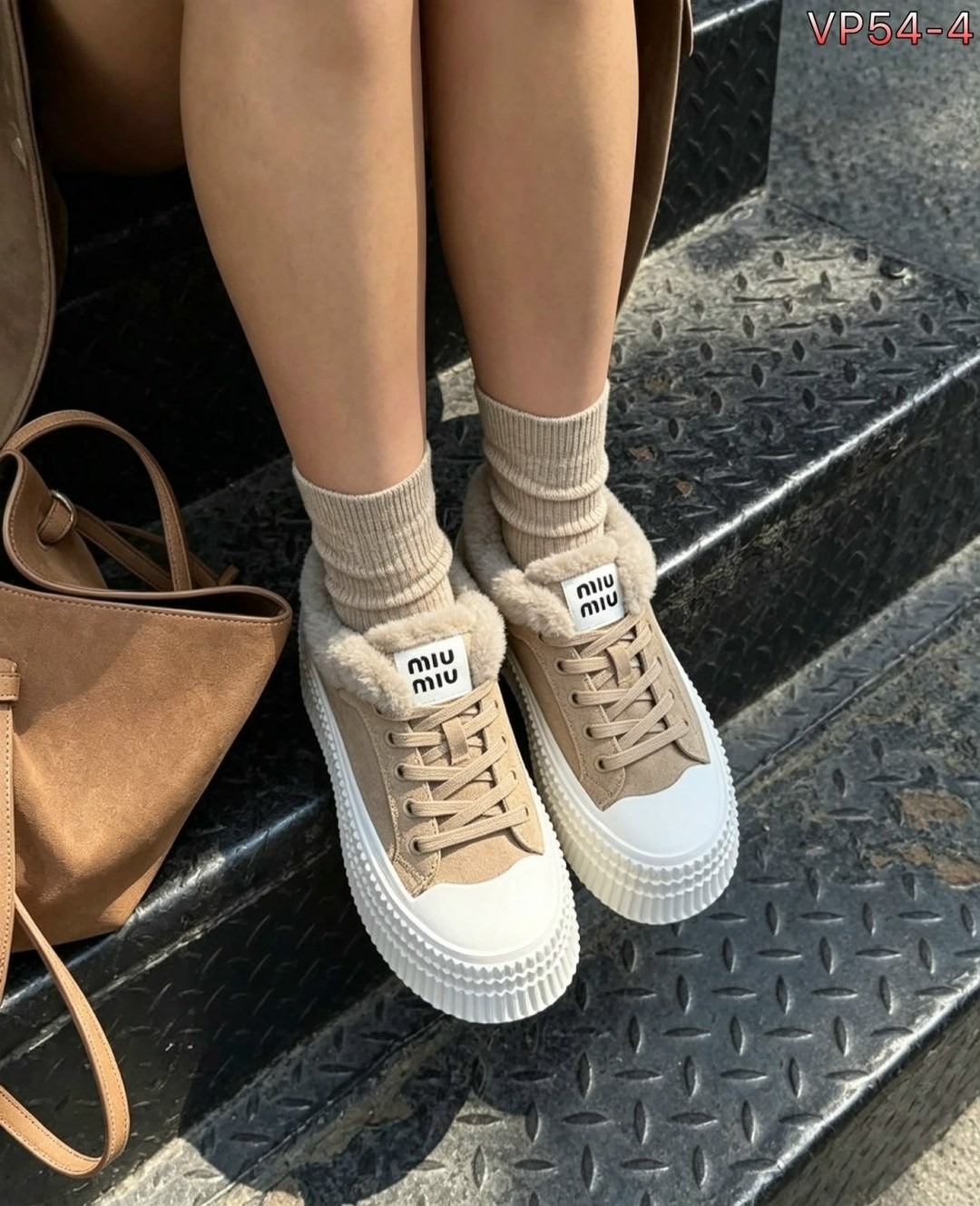 высокие тёплые женские кеды miu miu,кроссовки miu miu женские,кроссовки miu miu с мехом,миу миу кроссовки женские,кеды меховые женские