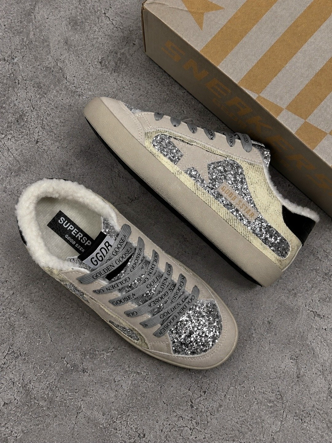 кеды зимние с натуральным мехом golden goose premium shoes,кеды golden goose,кроссовки golden goose,кеды женские golden goose a116527 зимние с мехом серебристые,golden goose кеды блестящие