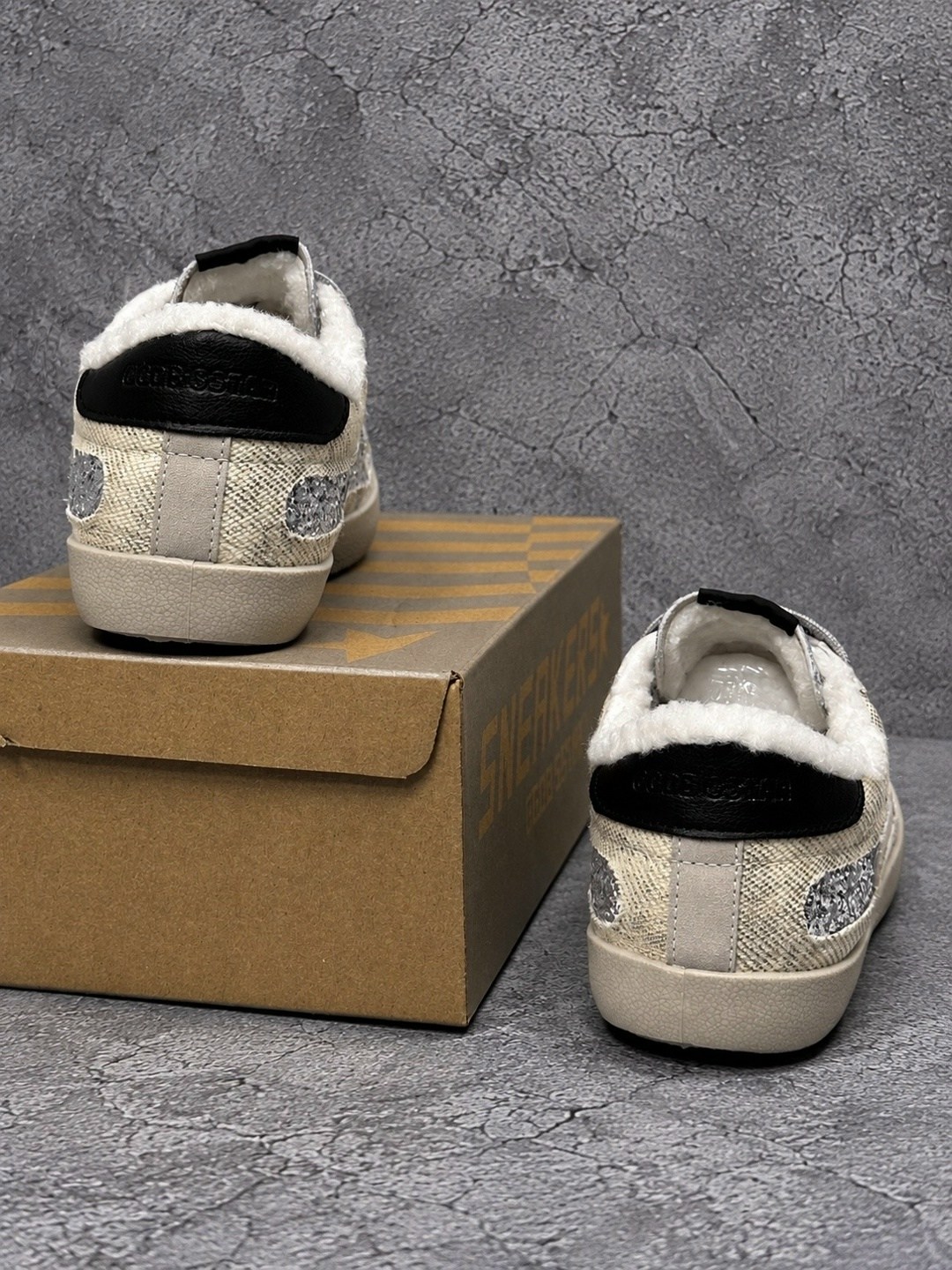 кеды зимние с натуральным мехом golden goose premium shoes,кеды golden goose,кроссовки golden goose,кеды женские golden goose a116527 зимние с мехом серебристые,golden goose кеды блестящие