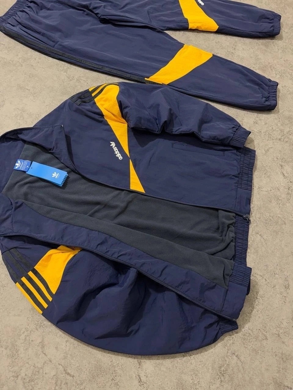 спортивный костюм adidas,спортивные костюм,спортивные костюмы адидас,спортивный костюм мужской adidas,спортивный костюм adidas originals