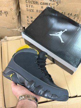 Кроссовки