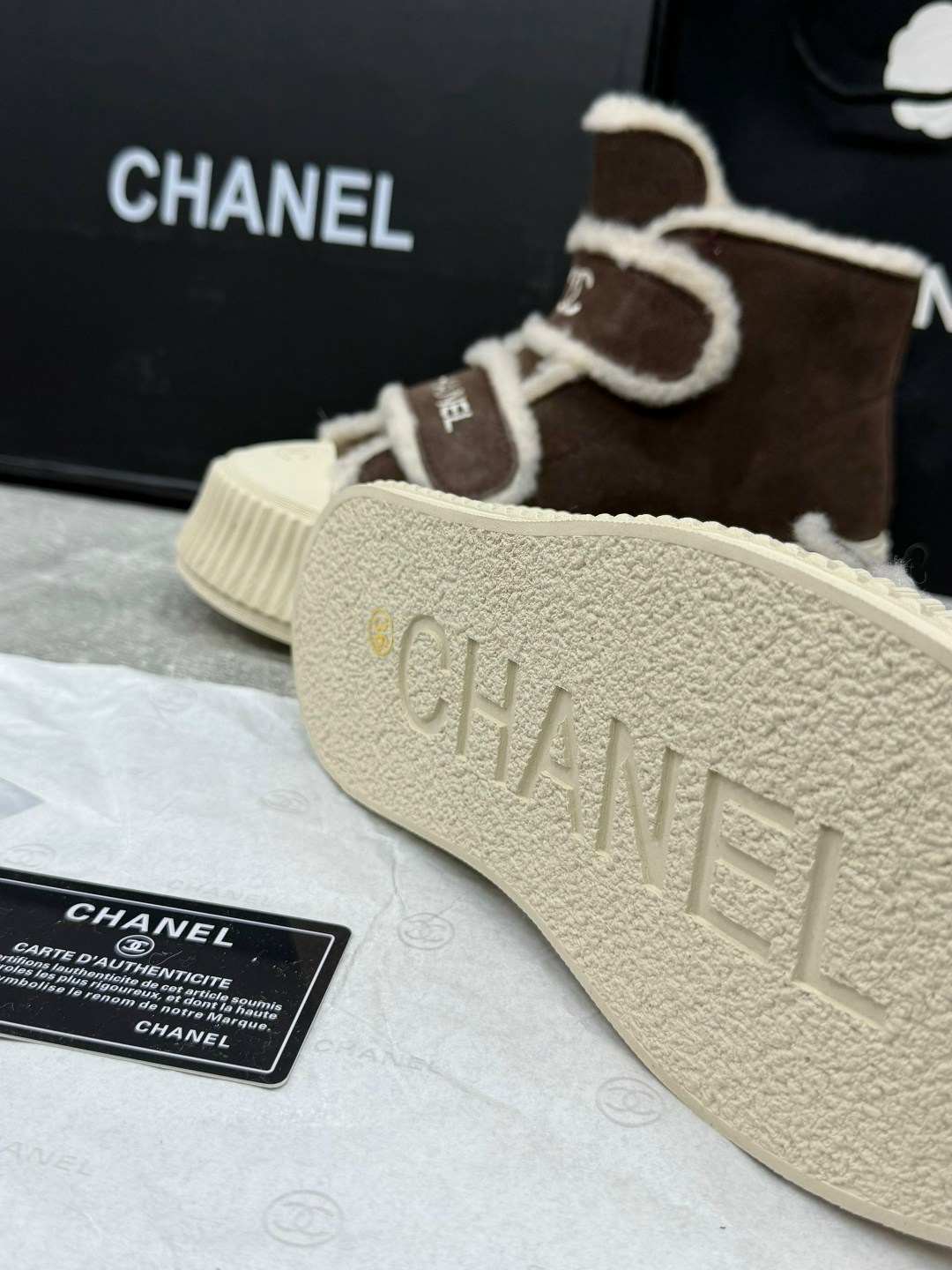 кроссовки зимние на меху chanel,высокие тёплые кеды шанель,кеды шанель зимние,высокие женские зимние кеды chanel,