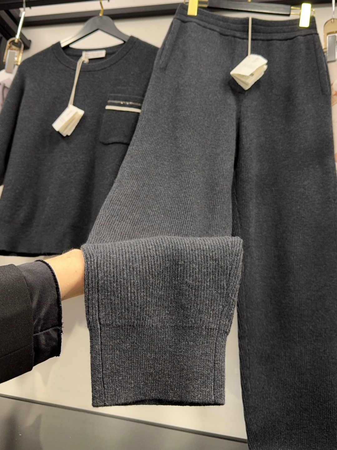 костюм brunello cucinelli,кашемировый костюм brunello cucinelli,brunello cucinelli спортивный костюм,кашемировый костюм,трикотажный костюм
