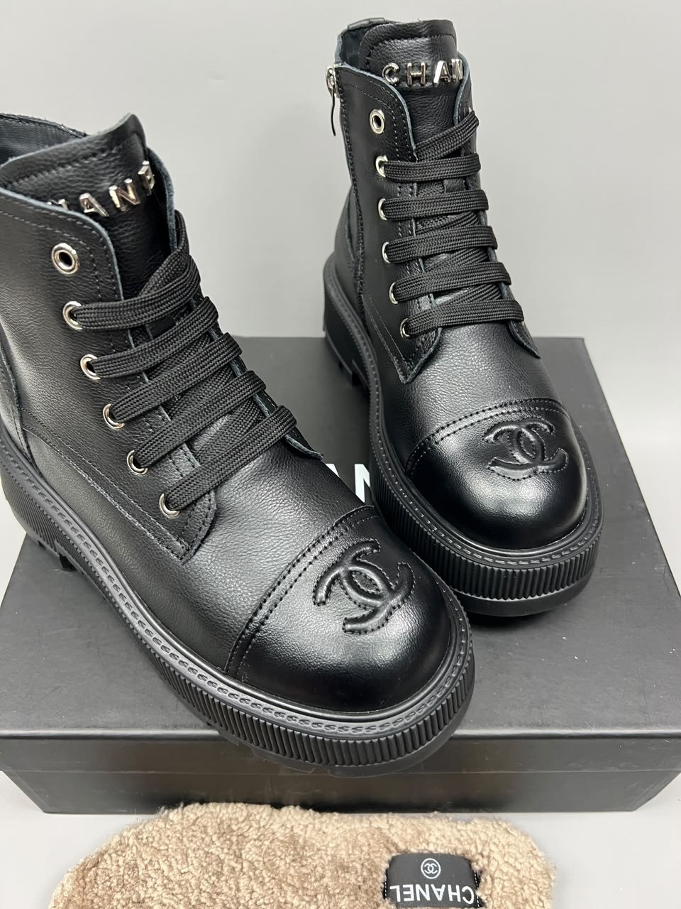 ботинки chanel,,ботинки женские chanel,черные кожаные высокие ботинки chanel,ботинки женские шанель
