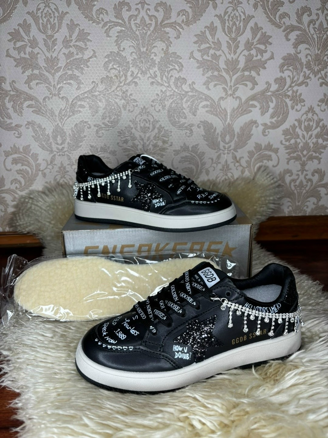 ,женская ,блестящие кроссовки,кроссовки со звездами,кеды golden goose