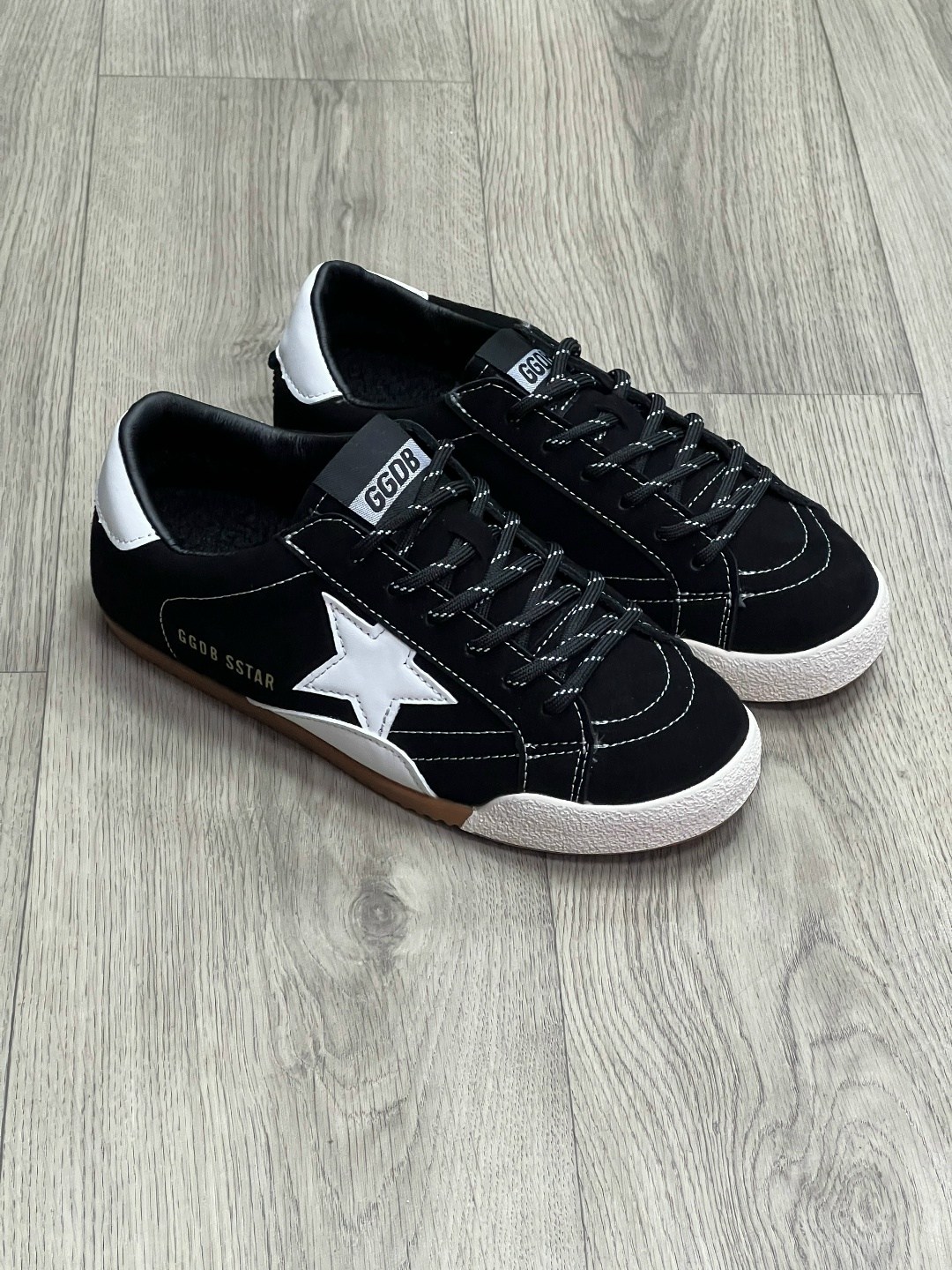 ,кроссовки golden goose,кеды golden goose,кеды golden goose женские,кроссовки со звездами
