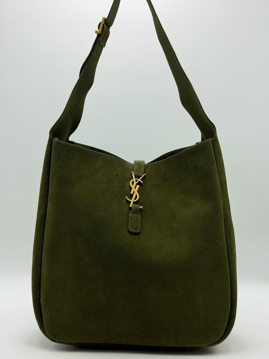 женская зелёная замшевая сумка yves saint laurent 37x29 см,женская замшевая сумка yves saint laurent 45x32 см,сумка из натуральной замши,сумка замшевая,сумка женская натуральная замша