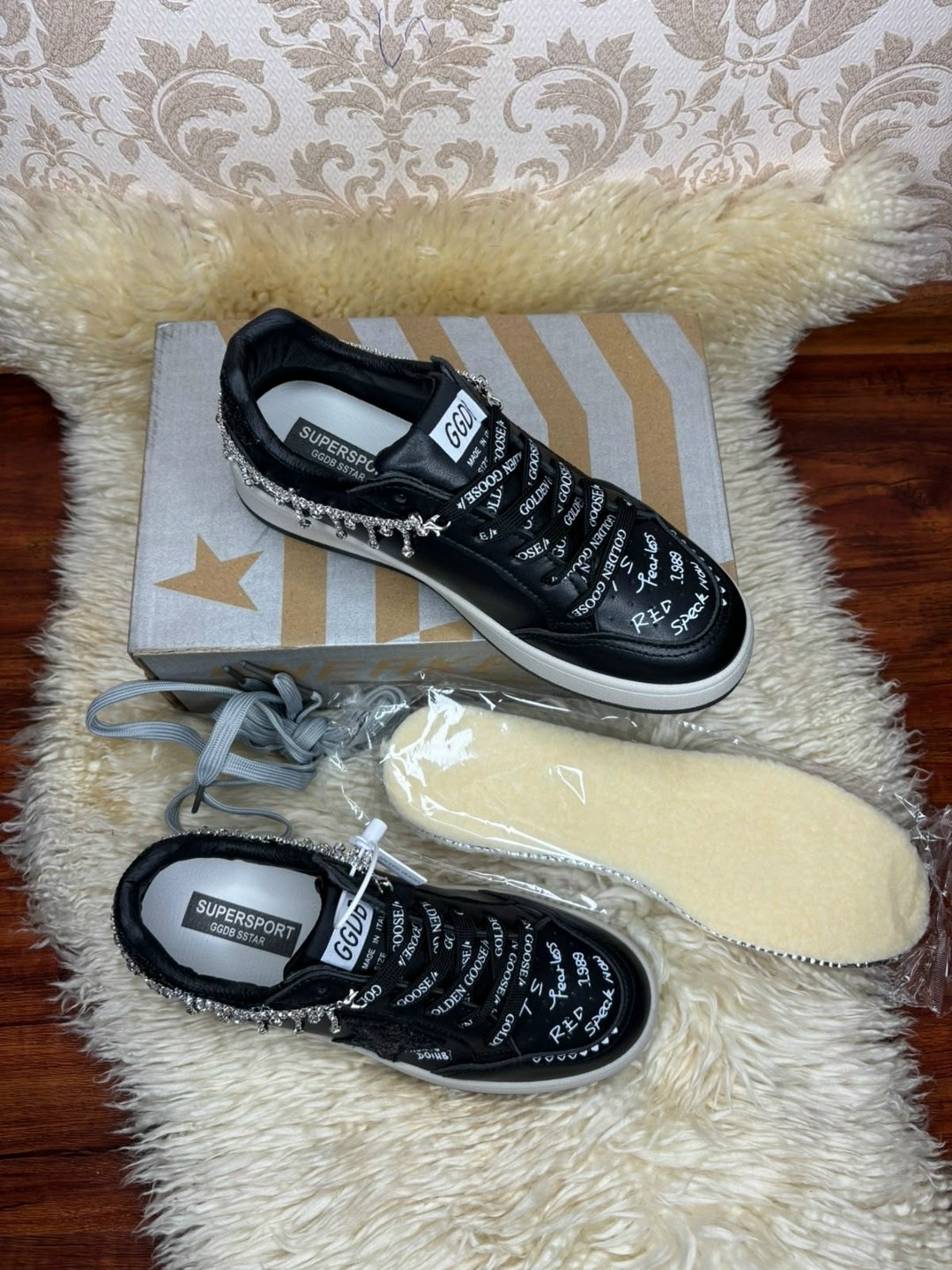 ,женская ,блестящие кроссовки,кроссовки со звездами,кеды golden goose