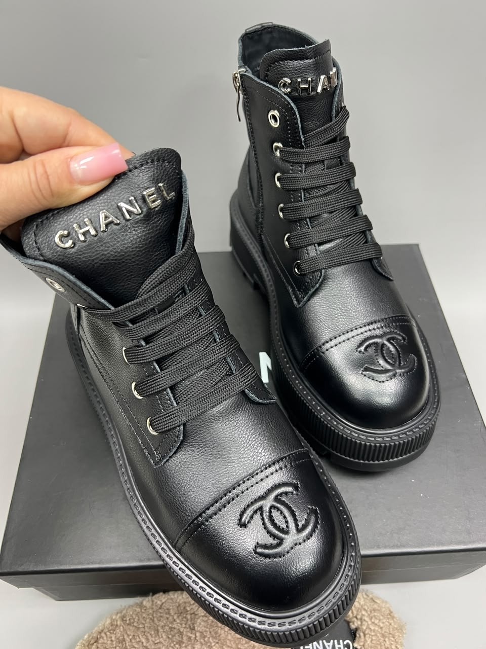 ботинки chanel,,ботинки женские chanel,черные кожаные высокие ботинки chanel,ботинки женские шанель