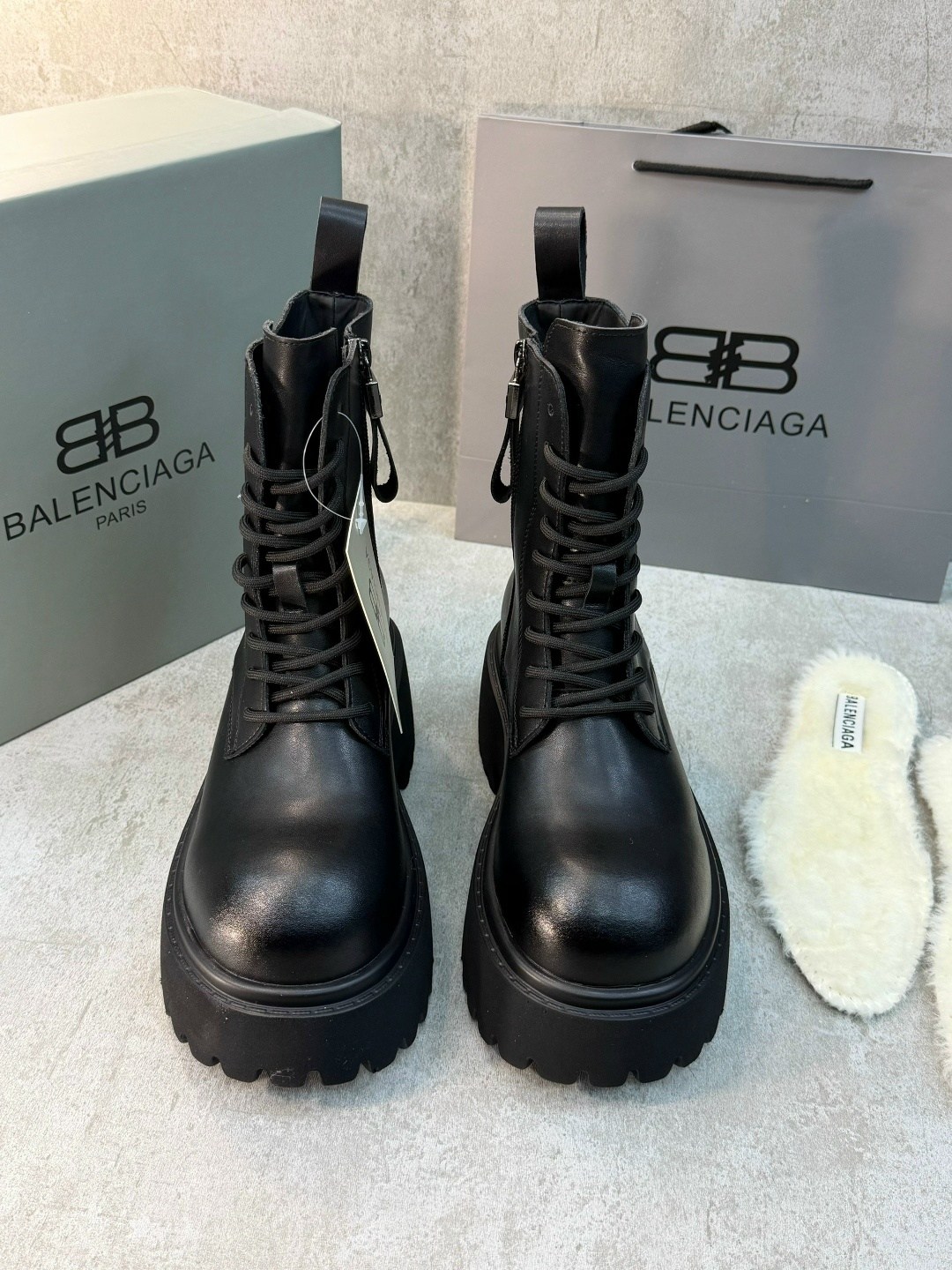 ботинки balenciaga,balenciaga женские кожаные ботинки balenciaga чёрного цвета,ботинки balenciaga на шнуровке черные,balenciaga женские кожаные ботинки чёрного цвета,сапоги balenciaga
