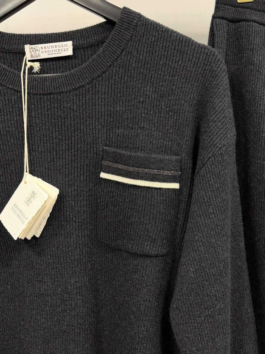 костюм brunello cucinelli,кашемировый костюм brunello cucinelli,brunello cucinelli спортивный костюм,кашемировый костюм,трикотажный костюм