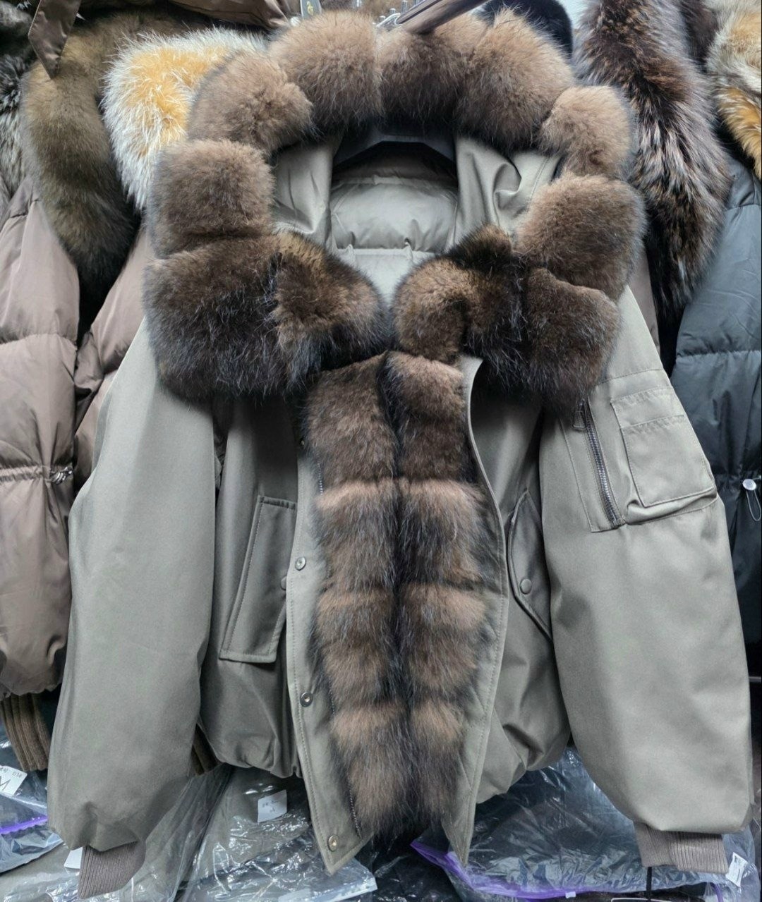 парка с натуральным мехом,парка с мехом,женская парка с натуральным мехом,парка с мехом песца,женский зимний бомбер куртка с финским песцом под собль