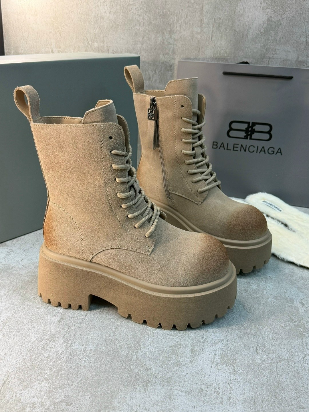 ботинки balenciaga,balenciaga женские кожаные ботинки balenciaga чёрного цвета,ботинки balenciaga на шнуровке черные,balenciaga женские кожаные ботинки чёрного цвета,сапоги balenciaga
