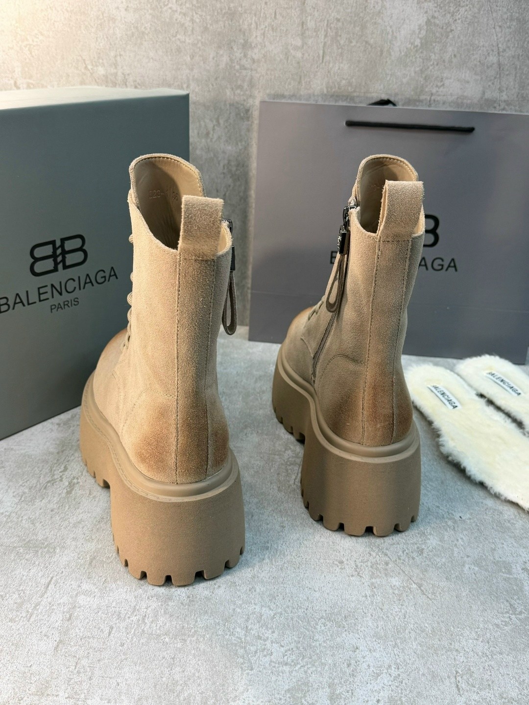 ботинки balenciaga,balenciaga женские кожаные ботинки balenciaga чёрного цвета,ботинки balenciaga на шнуровке черные,balenciaga женские кожаные ботинки чёрного цвета,сапоги balenciaga