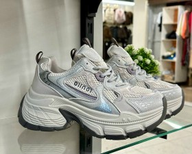 Кроссовки
