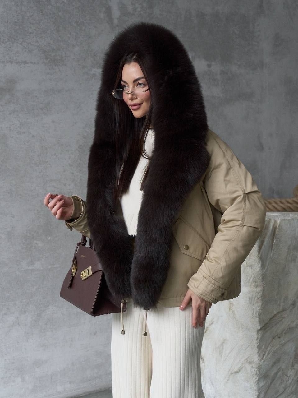 парка с мехом,парка с меховым,куртка,женский бежевый пуховик с мехом max mara,куртка парка короткая