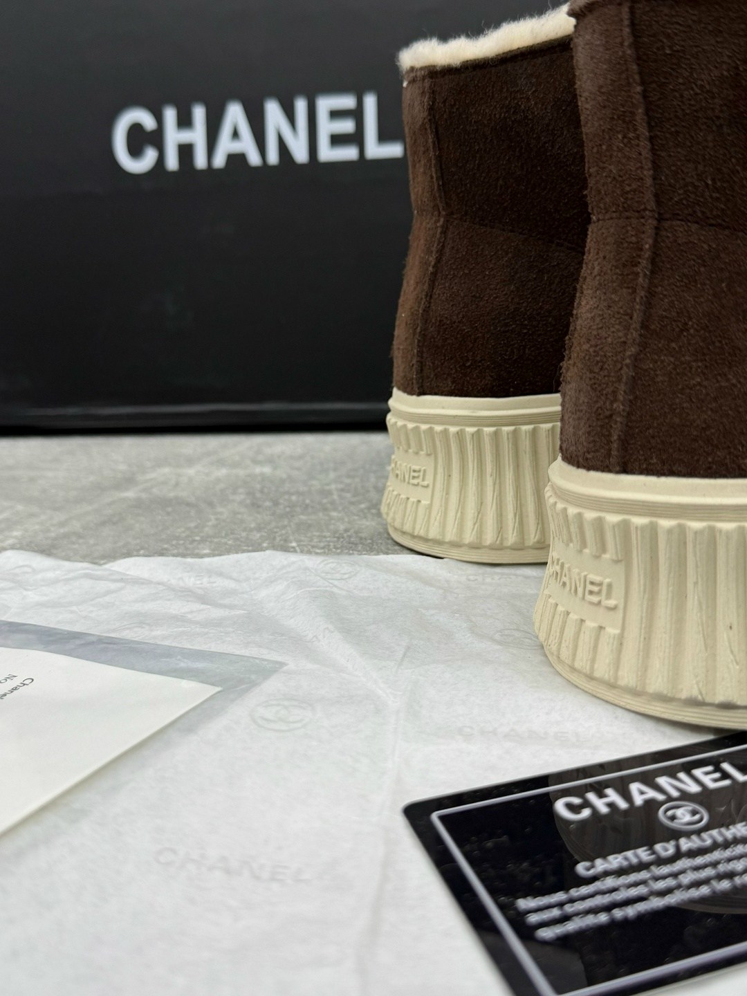 кроссовки зимние на меху chanel,высокие тёплые кеды шанель,кеды шанель зимние,высокие женские зимние кеды chanel,
