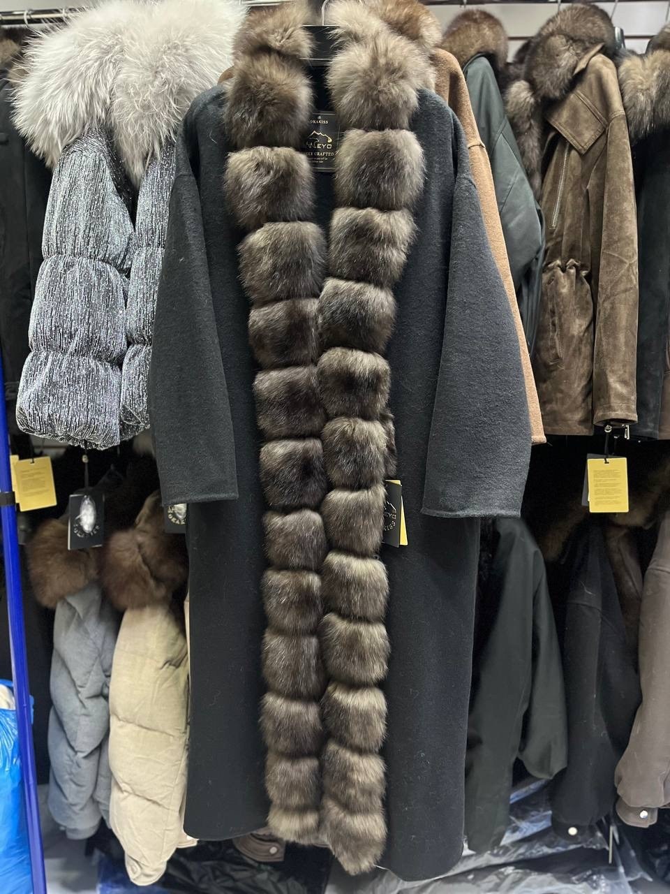 кашемировое пальто с мехом куницы yana kraft brand,женское зимнее кашемировое пальто белое шерстяное пальто из натурального лисьего меха,кашемировое пальто с мехом куницы,пальто с мехом,пальто с натур