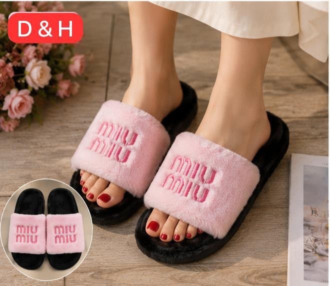 тапочки miu miu,шлепанцы miu miu с мехом,тапочки miu miu белые,женские меховые шлепанцы miu miu белые,тапочки женские
