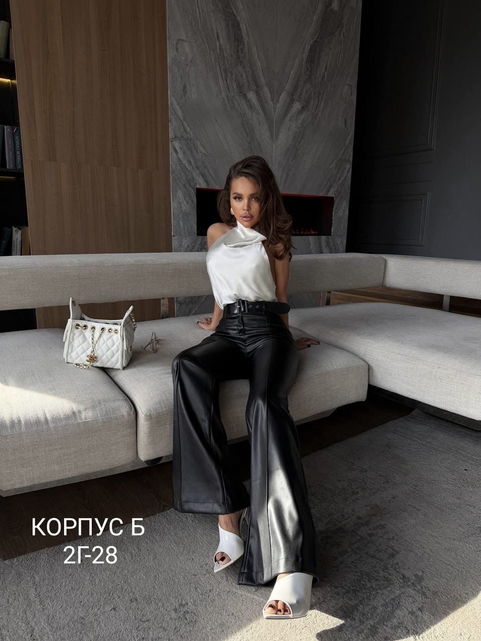 кожаные брюки клеш,брюки кожаные клеш классические,брюки клеш экокожа,кожаные штаны клеш,кожаные штаны