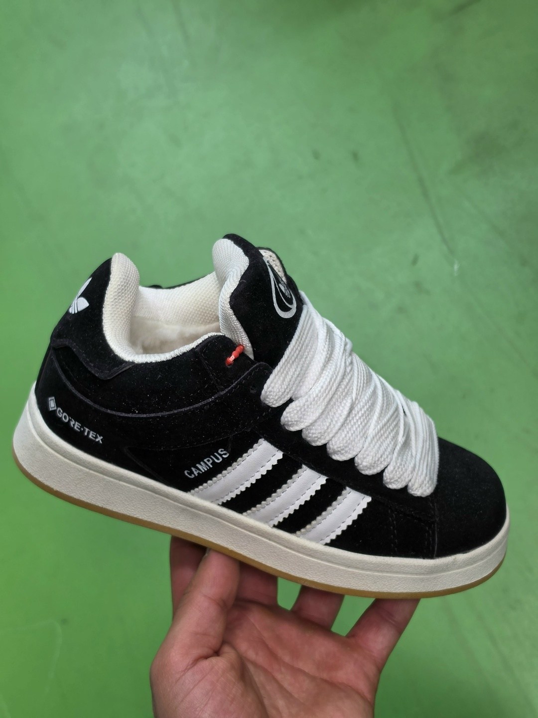,зимние женские кроссовки adidas campus black white fur мех,кроссовки зимние,зимние кроссовки adidas campus с мехом,кроссовки зимние adidas campus