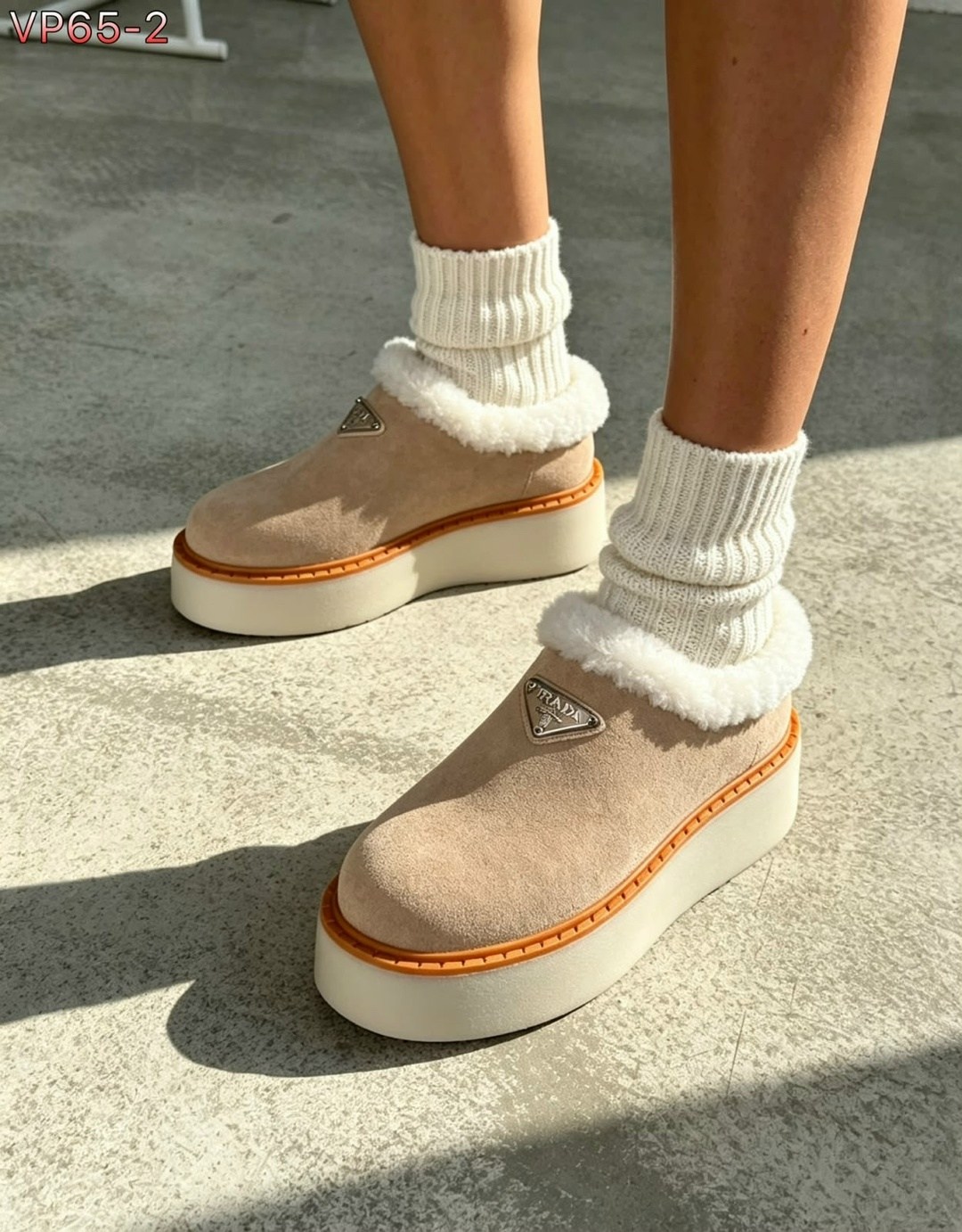 ,лоферы prada,угги женские,женские зимние ботинки prada,коричневые замшевые ботинки с мехом prada