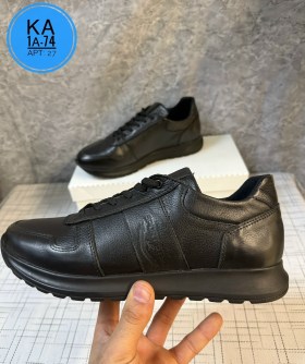 Кроссовки
