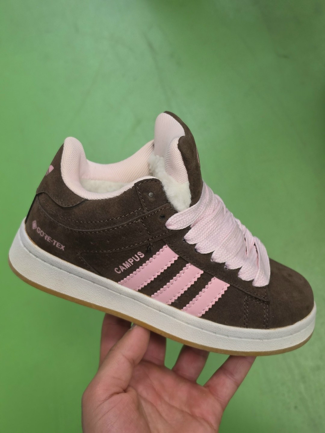 ,зимние женские кроссовки adidas campus black white fur мех,кроссовки зимние,зимние кроссовки adidas campus с мехом,кроссовки зимние adidas campus