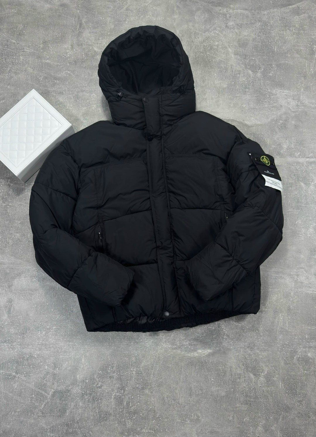 зимняя куртка stone island,пуховик stone island,зимняя куртка пуховик stone island стон айленд,удлиненный пуховик stone island зимний с патчем,зимняя куртка stone island черная