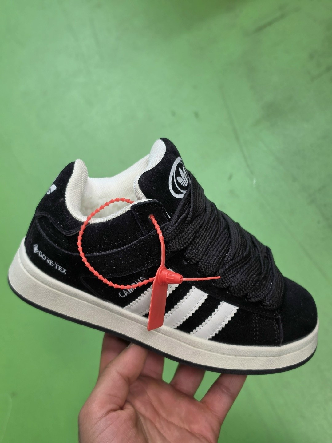 ,зимние женские кроссовки adidas campus black white fur мех,кроссовки зимние,зимние кроссовки adidas campus с мехом,кроссовки зимние adidas campus