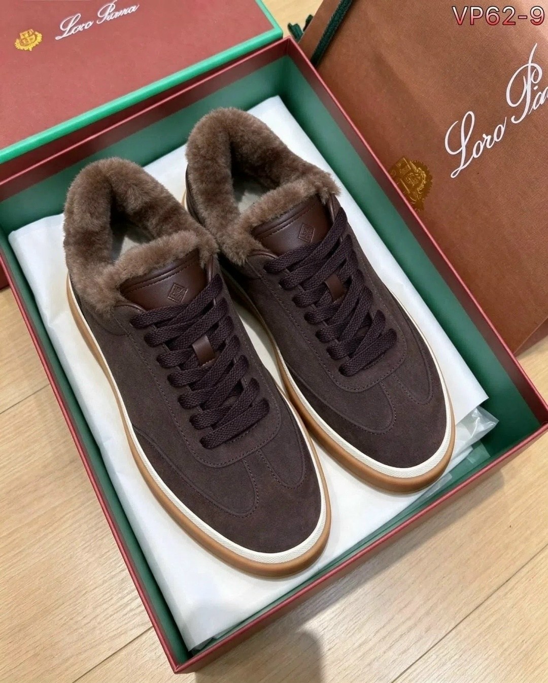 miu miu new balance кроссовки,miu miu кроссовки,кеды из натуральной замши,замшевые кроссовки,miu miu женский вельветовый бомбер