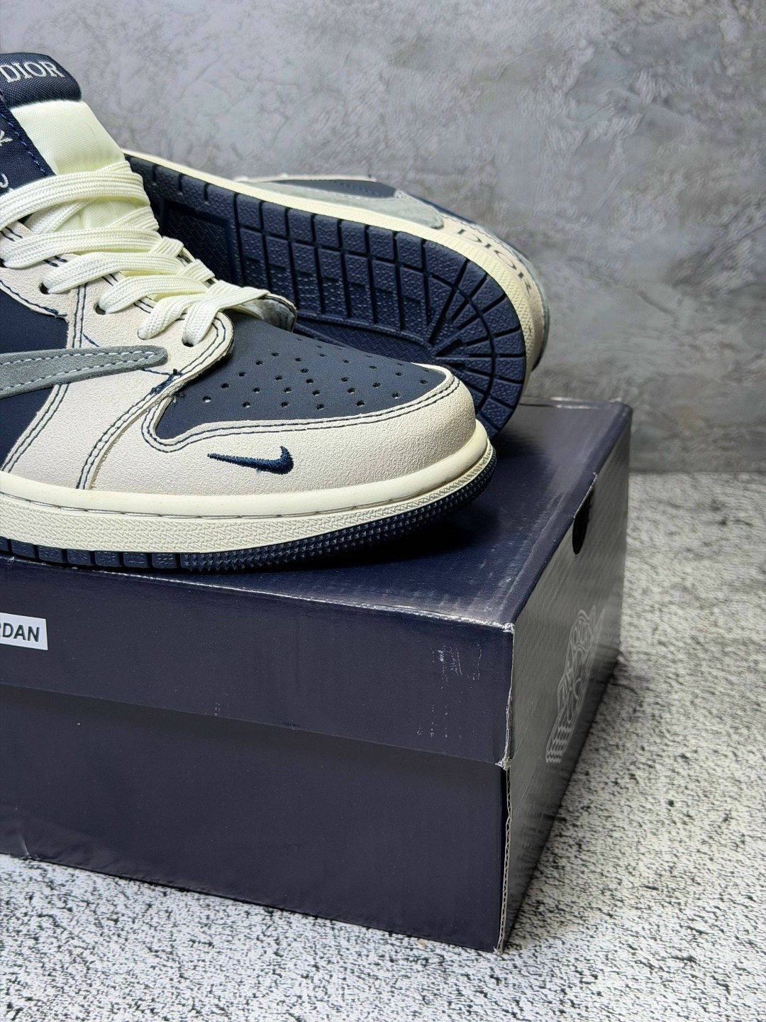 кроссовки travis scott x air jordan 1 low x dior nike,кроссовки jordan air jordan 1 retro high dior,кроссовки nike air jordan 1 x travis scott,кроссовки travis scott x air jordan 1 low,nike air jordan