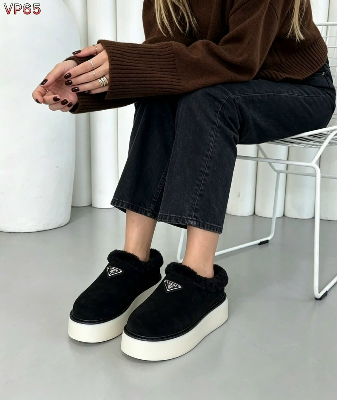 ,лоферы prada,угги женские,женские зимние ботинки prada,коричневые замшевые ботинки с мехом prada