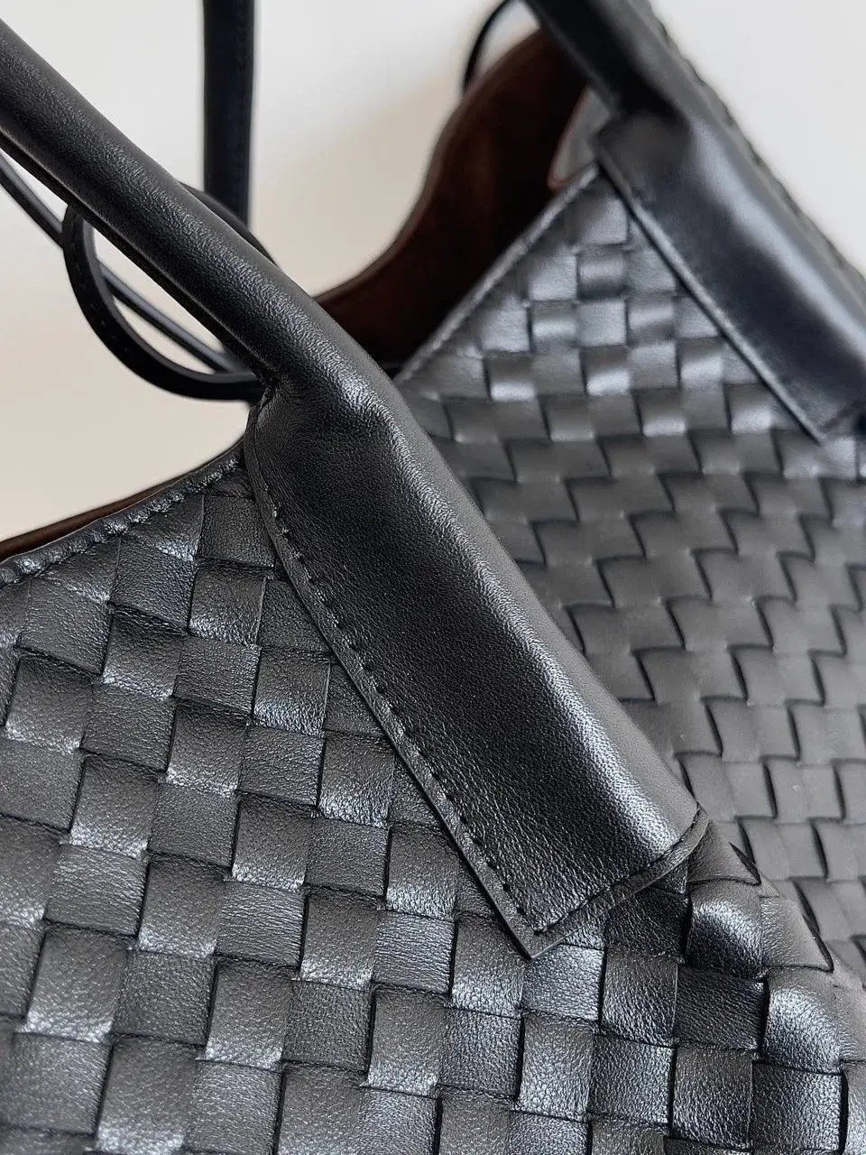 сумка bottega veneta,сумка женская bottega,элегантная сумка,черная женская сумка,сумка женская bottega veneta