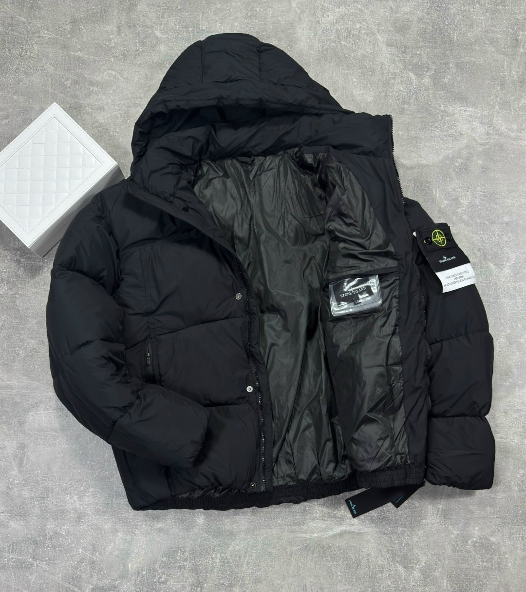 зимняя куртка stone island,пуховик stone island,зимняя куртка пуховик stone island стон айленд,удлиненный пуховик stone island зимний с патчем,зимняя куртка stone island черная