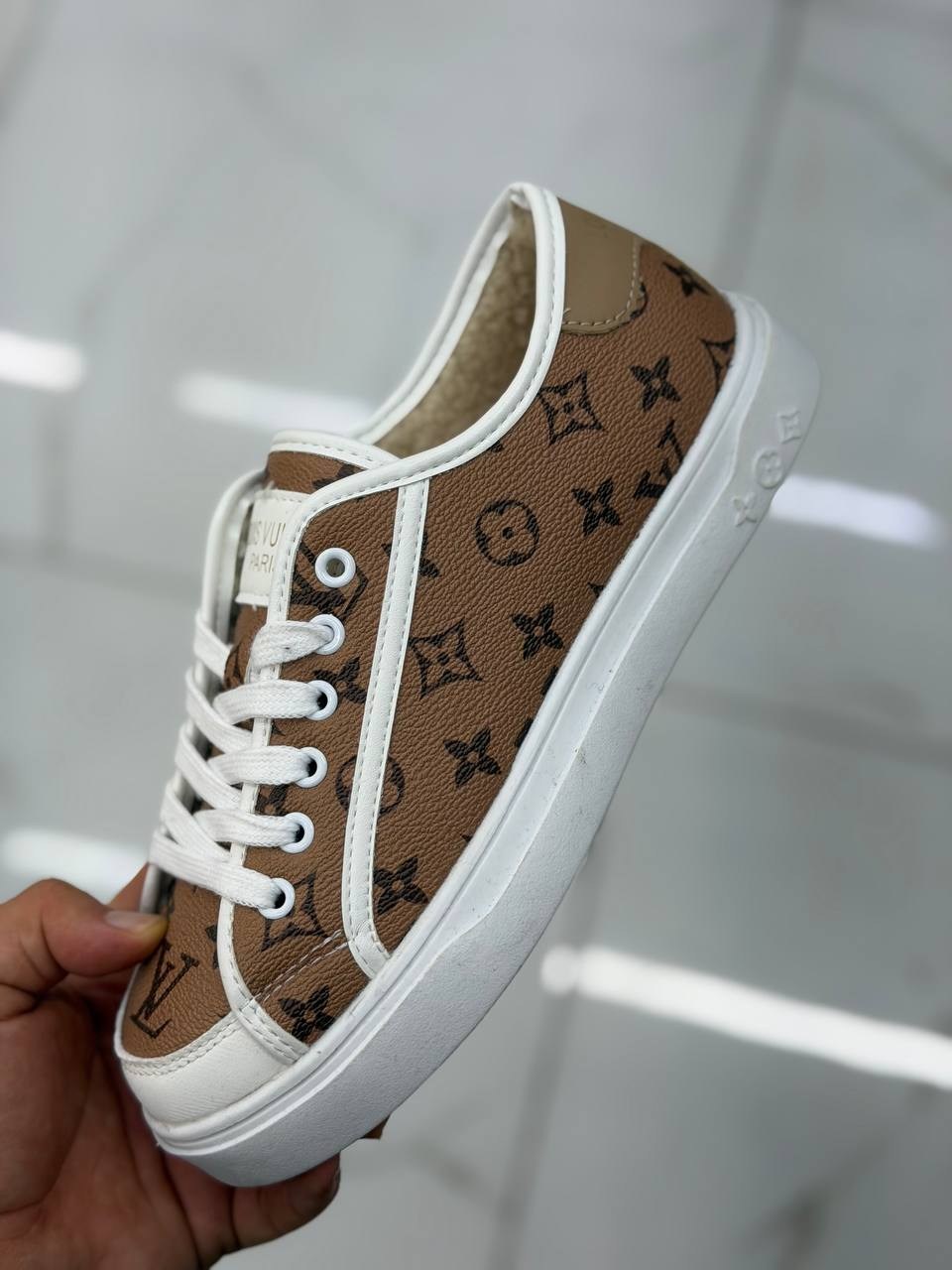 ,кроссовки louis vuitton,кеды louis vuitton,луи виттон кеды,кеды луи виттон женские