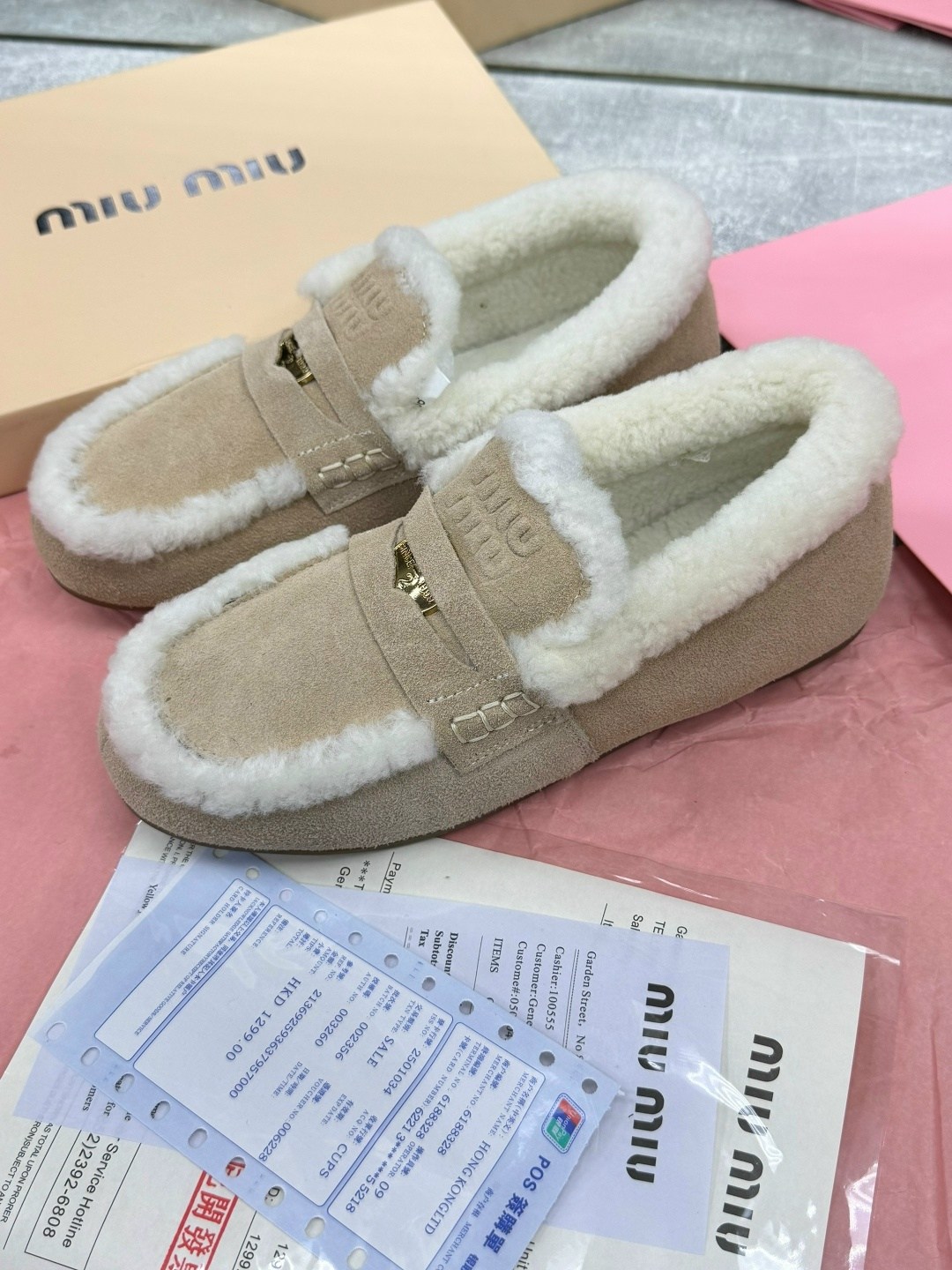 зимние замшевые женские лоферы miu miu,зимние мокасины miu miu с меховой отделкой,меховые мокасины miu miu,лоферы с мехам,макасины miu miu зимние на меху